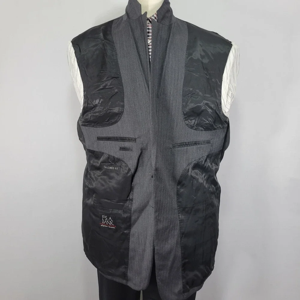 JOS A BANK Signature Men's Sport Coat Blazer Two Button Gray Herringbone 48R‎